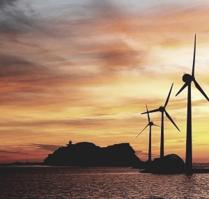 올여름 시원한 바닷가에서 가족과 함께 새로운 추억이나 만들어 볼까?