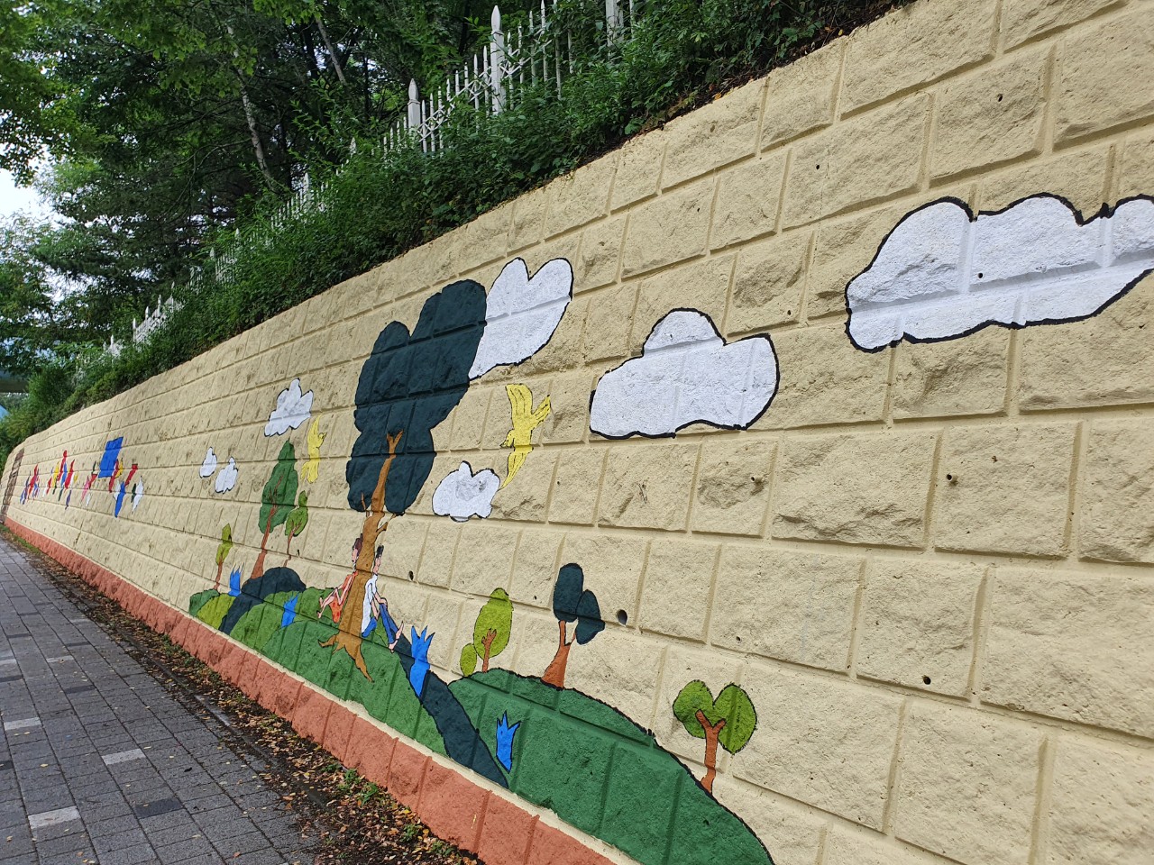 선부2동, 석수중학교 통학로 옹벽 벽화사업 추진