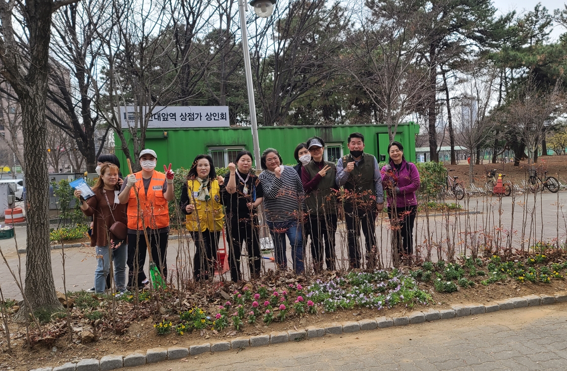 안산시 이동, 산뜻한 봄맞이 꽃 심기 행사 개최