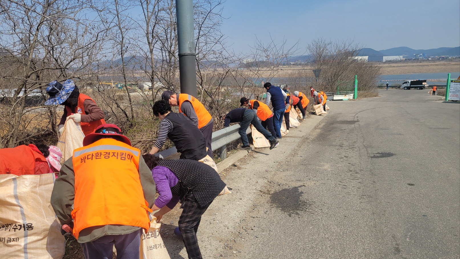 안산시, 봄맞이 연안정화의 날 행사 개최