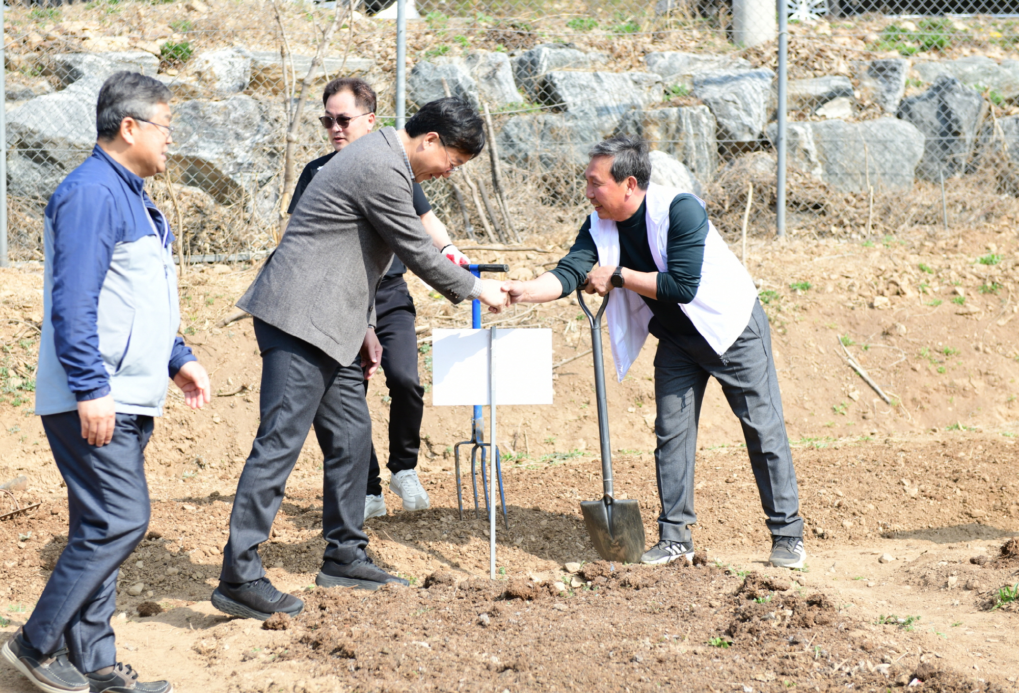 안산시 부곡동 주민자치회, 주말농장 개장식 성료