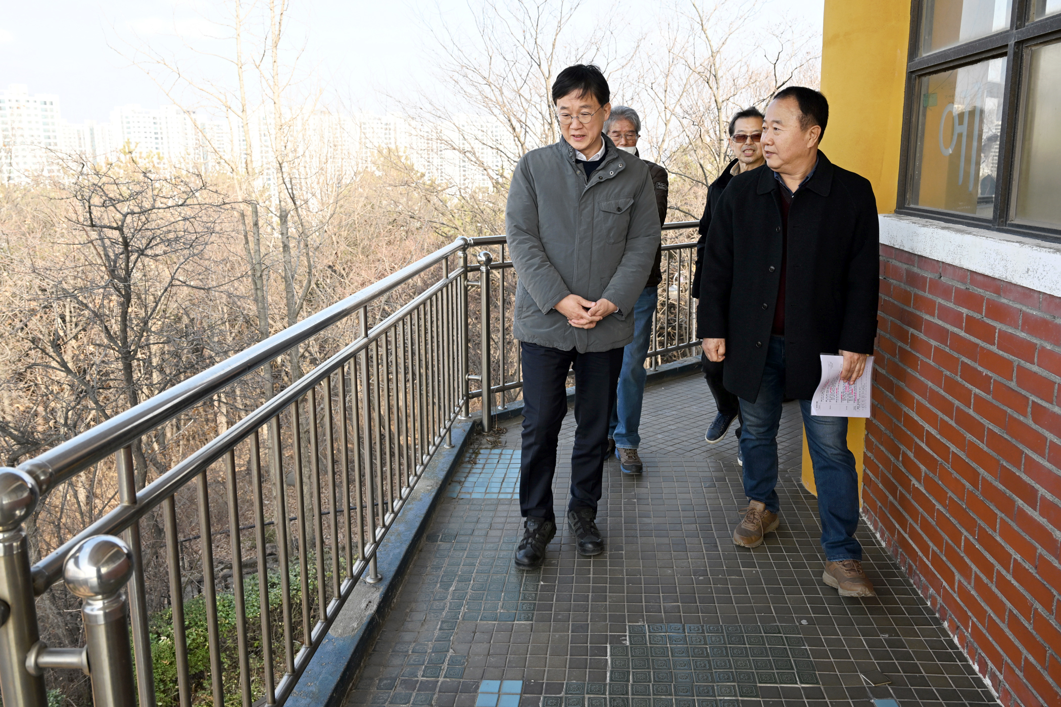 이민근 안산시장, 백운공원에 이동 시장실 열고 사이다 토크… 주민 의견 청취