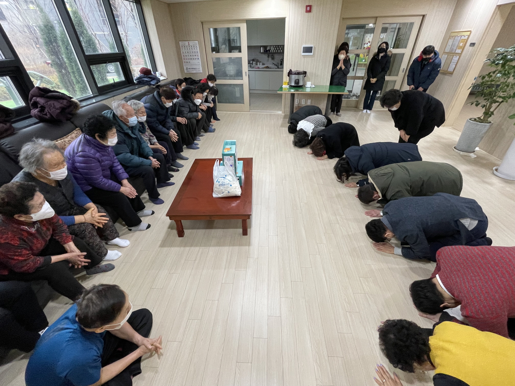 안산시 초지동, 설맞이 관내 경로당 14개소 방문해 따뜻한 나눔 실천