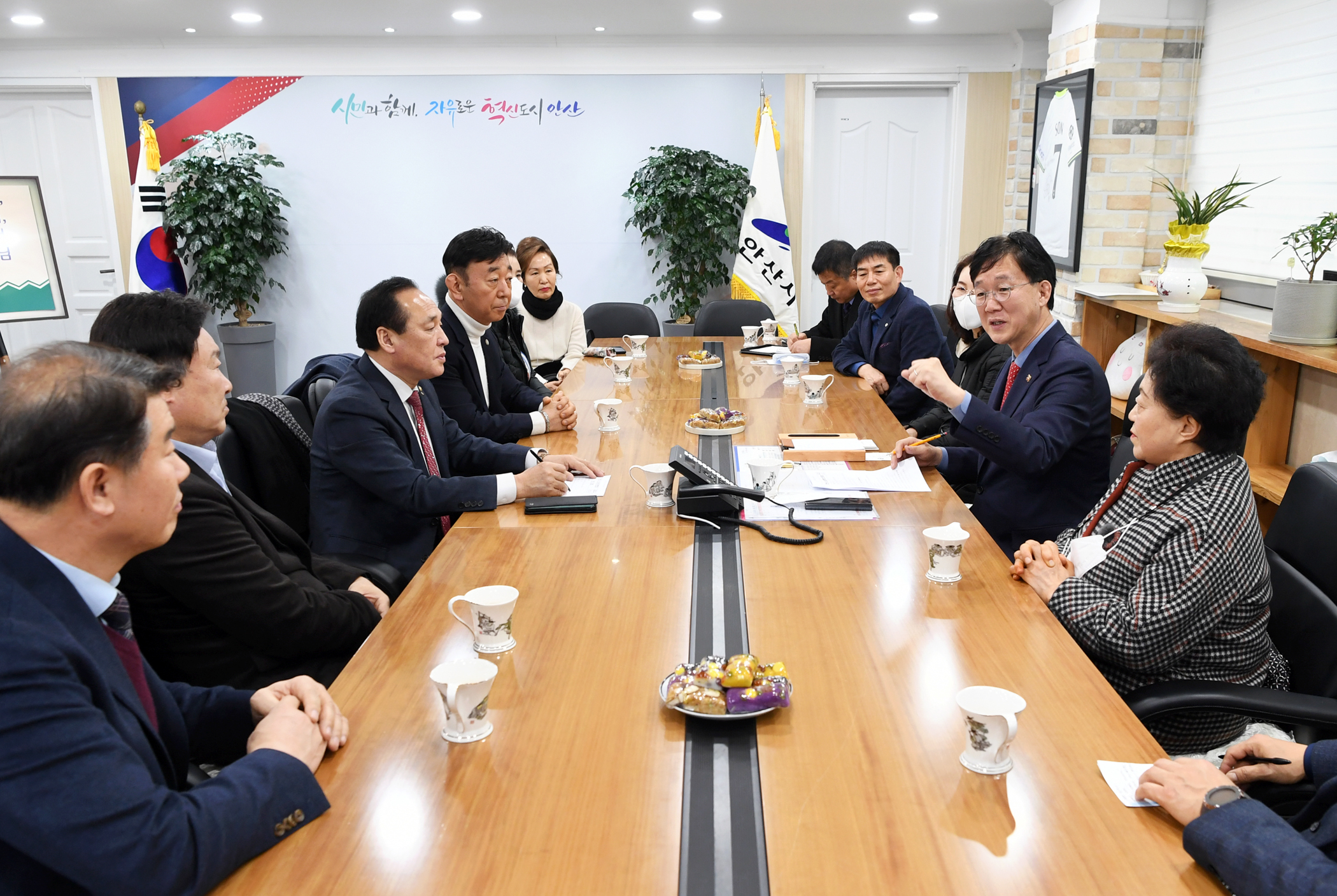 이민근 안산시장, 소상공인연합회와 간담회… “상권 활성화 주력”
