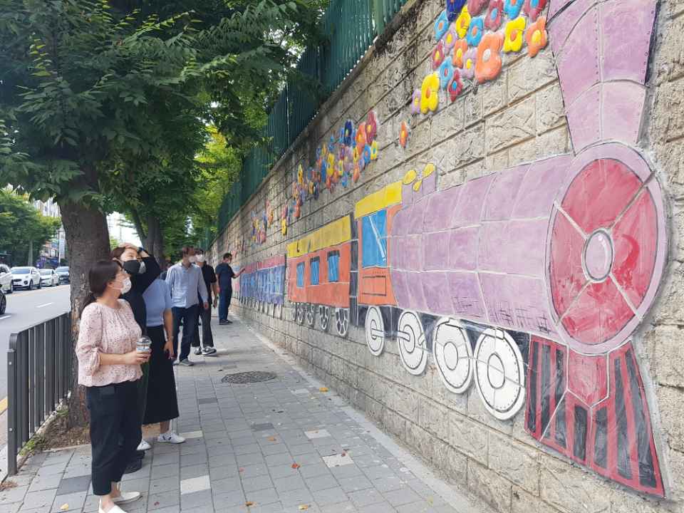 안산시 사이동 “사리역 도자기 벽화길 같이 걸어요”