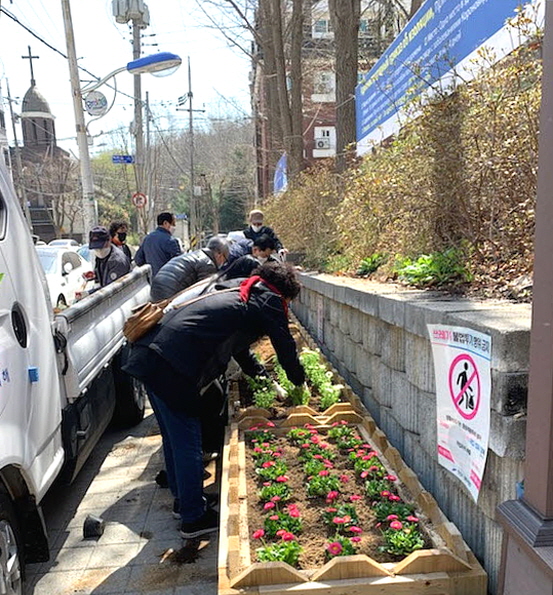 안산시 해양동, 대학동 다가구주택 밀집지역에 꽃화분 설치