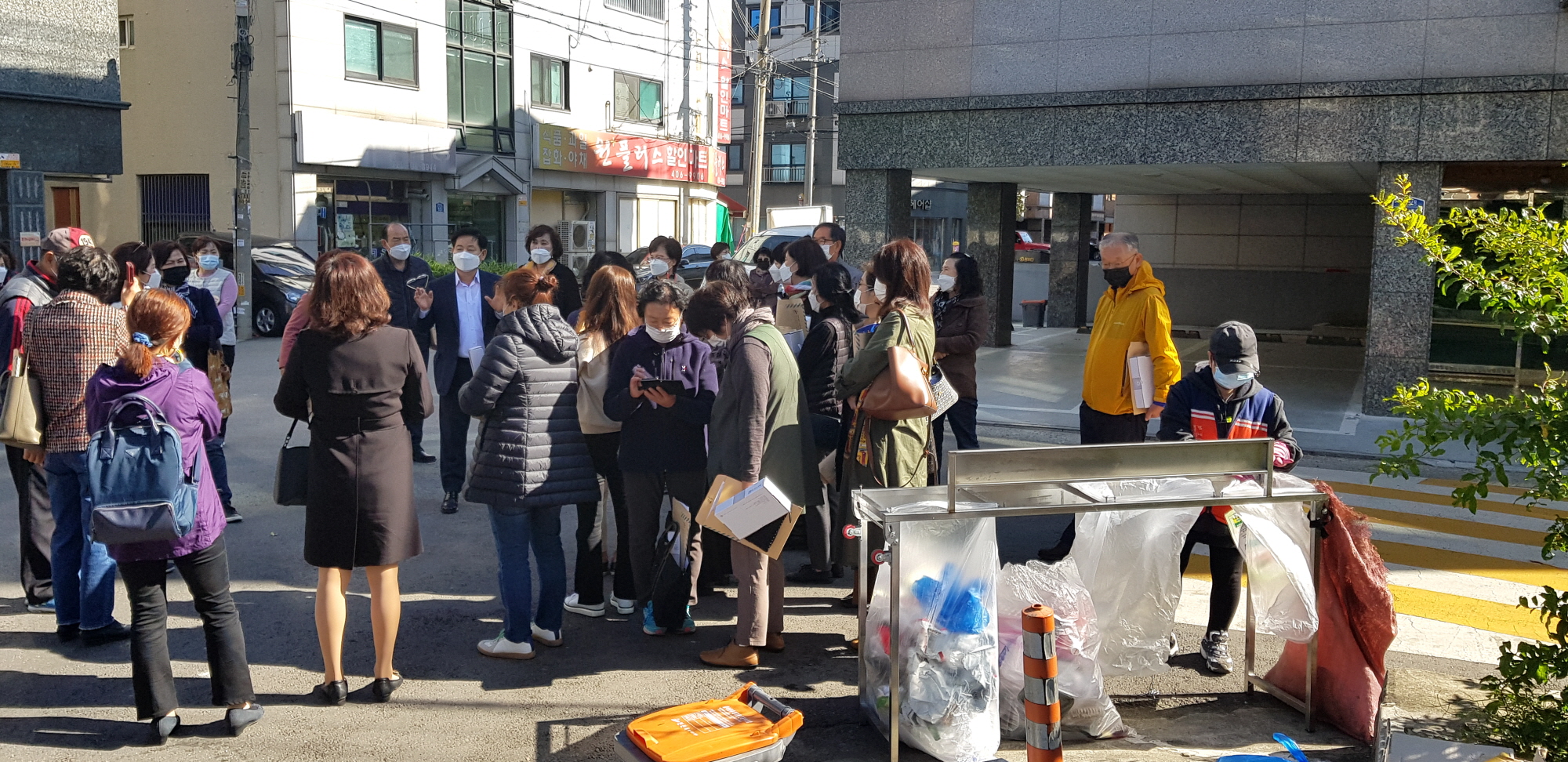 안산시 이동 통장협의회, 동 직원과 관내 마을사업 견학