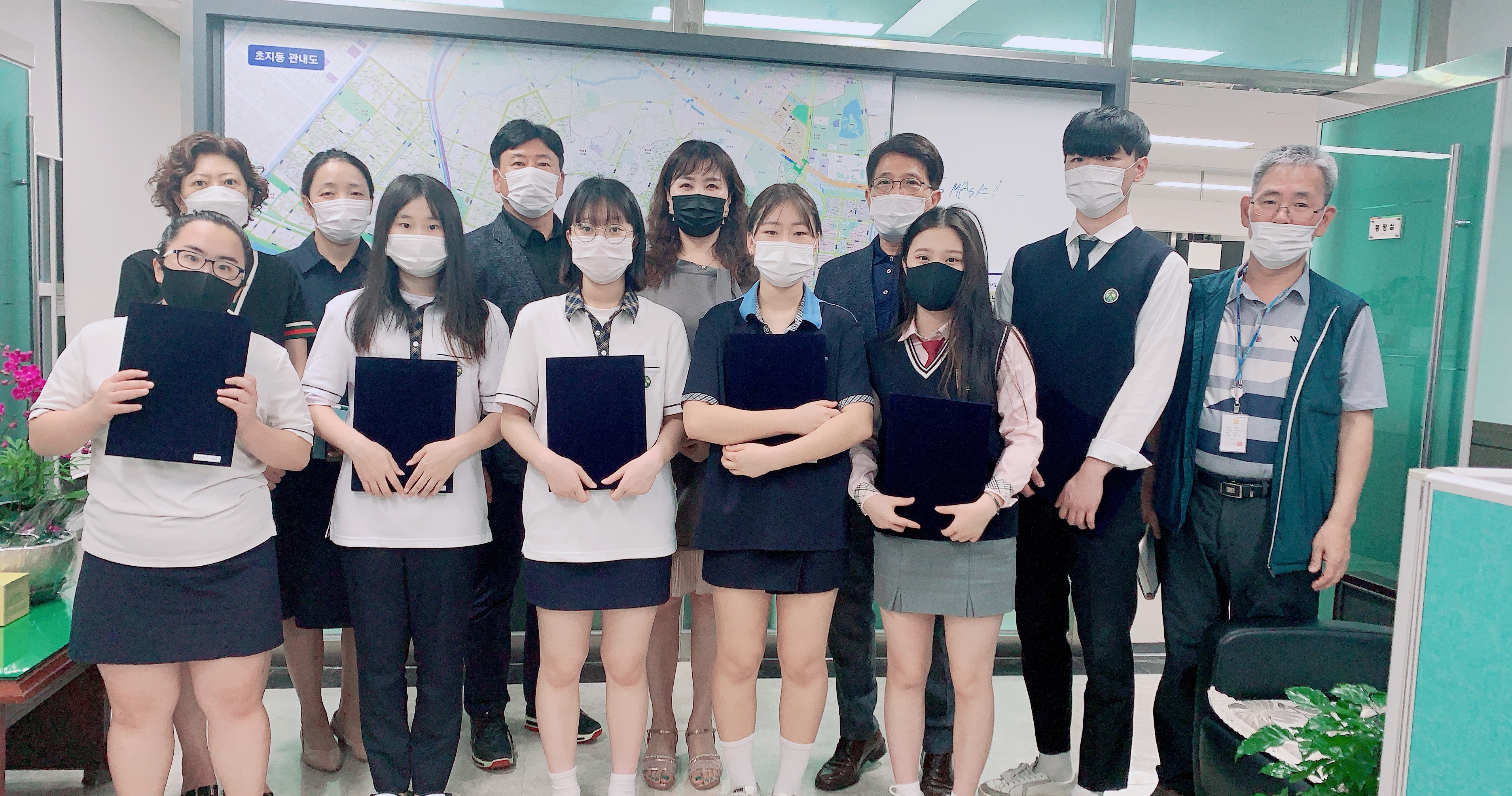 익명의 복지후원자, 초지동 지역사회보장협의체와 함께관내 학생들에게 장학금 전달