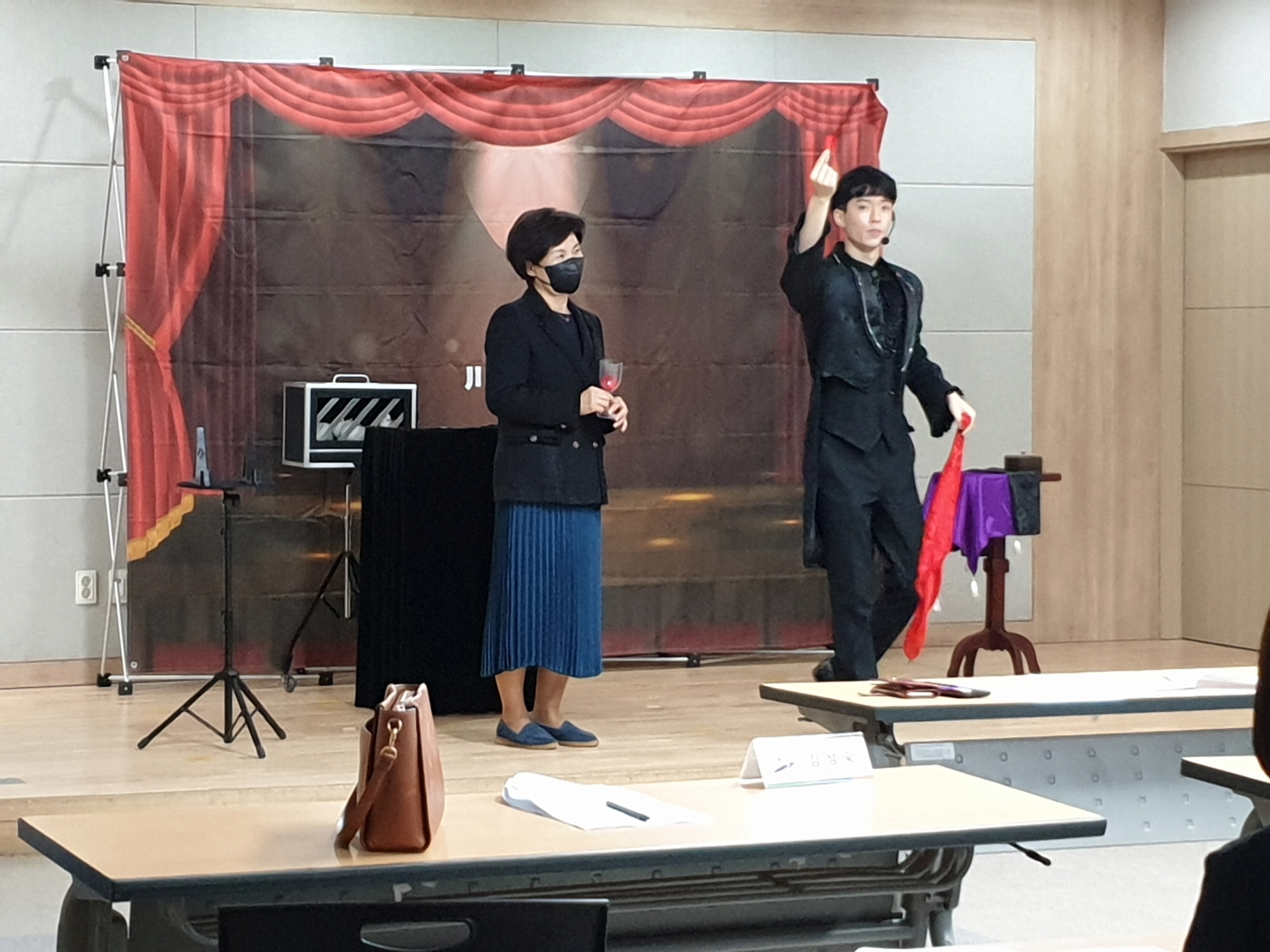 안산시 선부1동 지역사회보장협의체, ‘마술사와 함께 하는 신~바람 매직쇼’공연 관람