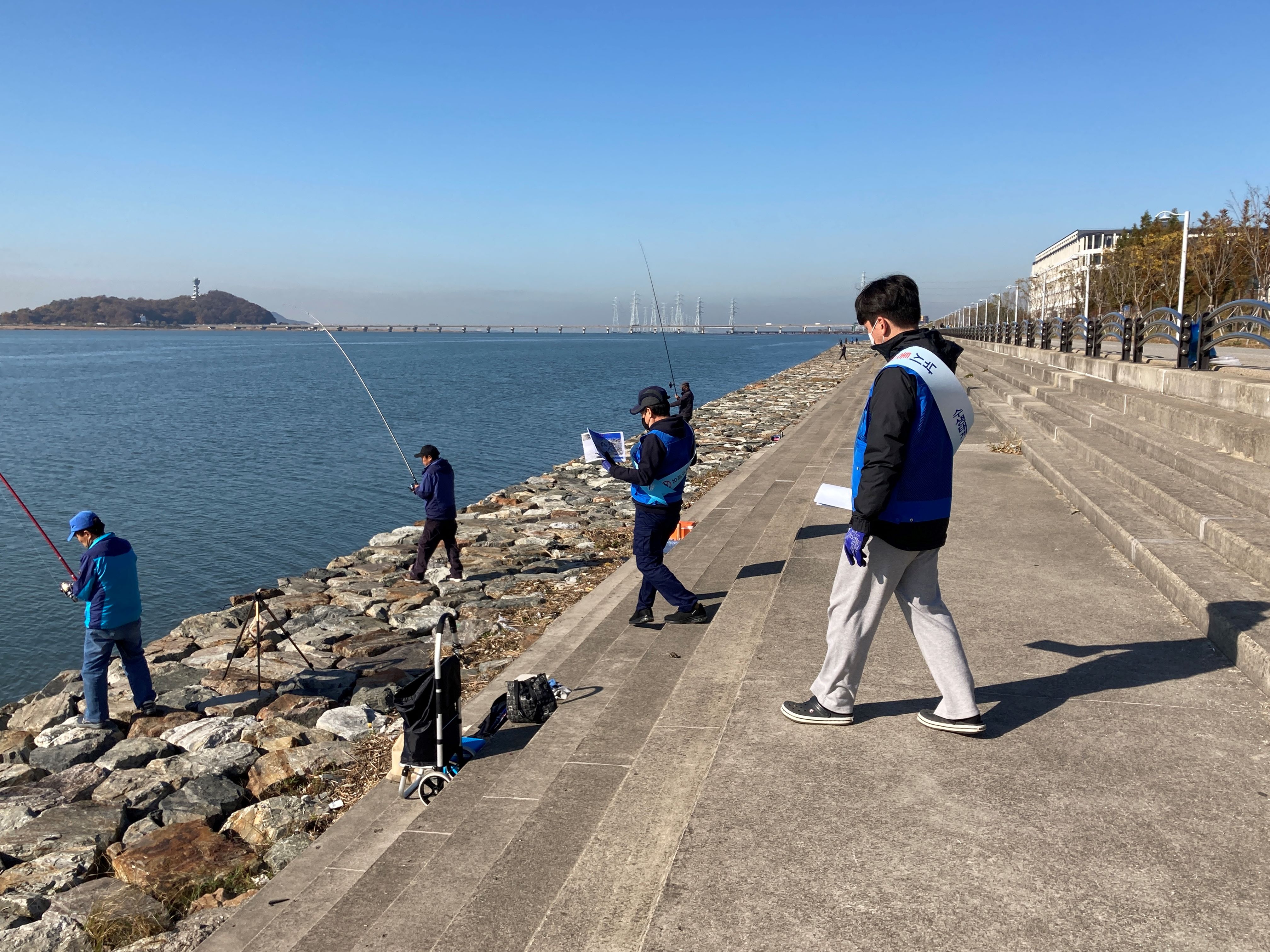 안산시, 시화호 낚시 통제구역 지정 홍보 나서