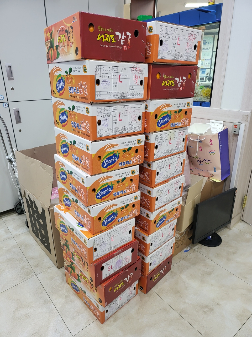 익명의 후원자, 안산시 본오2동에 귤 20박스 전달