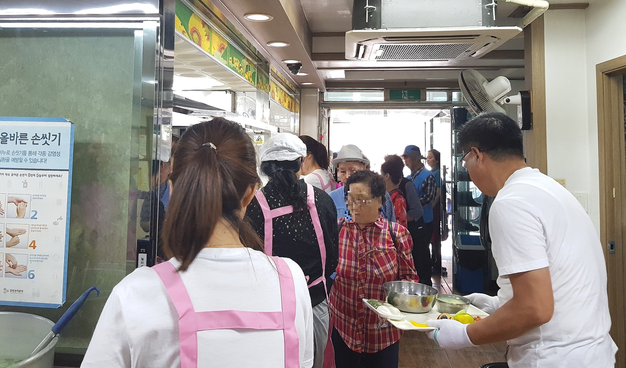 안산 선부동성당 무료경로식당, ‘어르신 짜장면 드시고 행복하세요!’