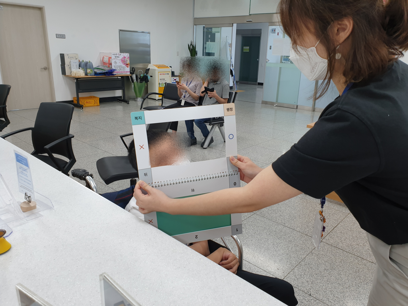 안산시, 의사소통 약자 위한 그림·글자판 민원부서에 보급