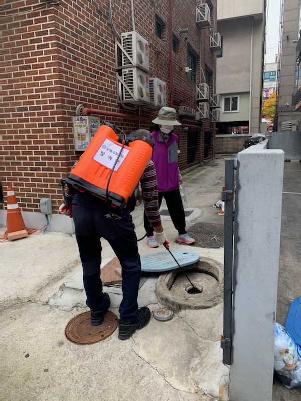 안산시 해양동 통장협의회, 해충퇴치 방역소독 실시