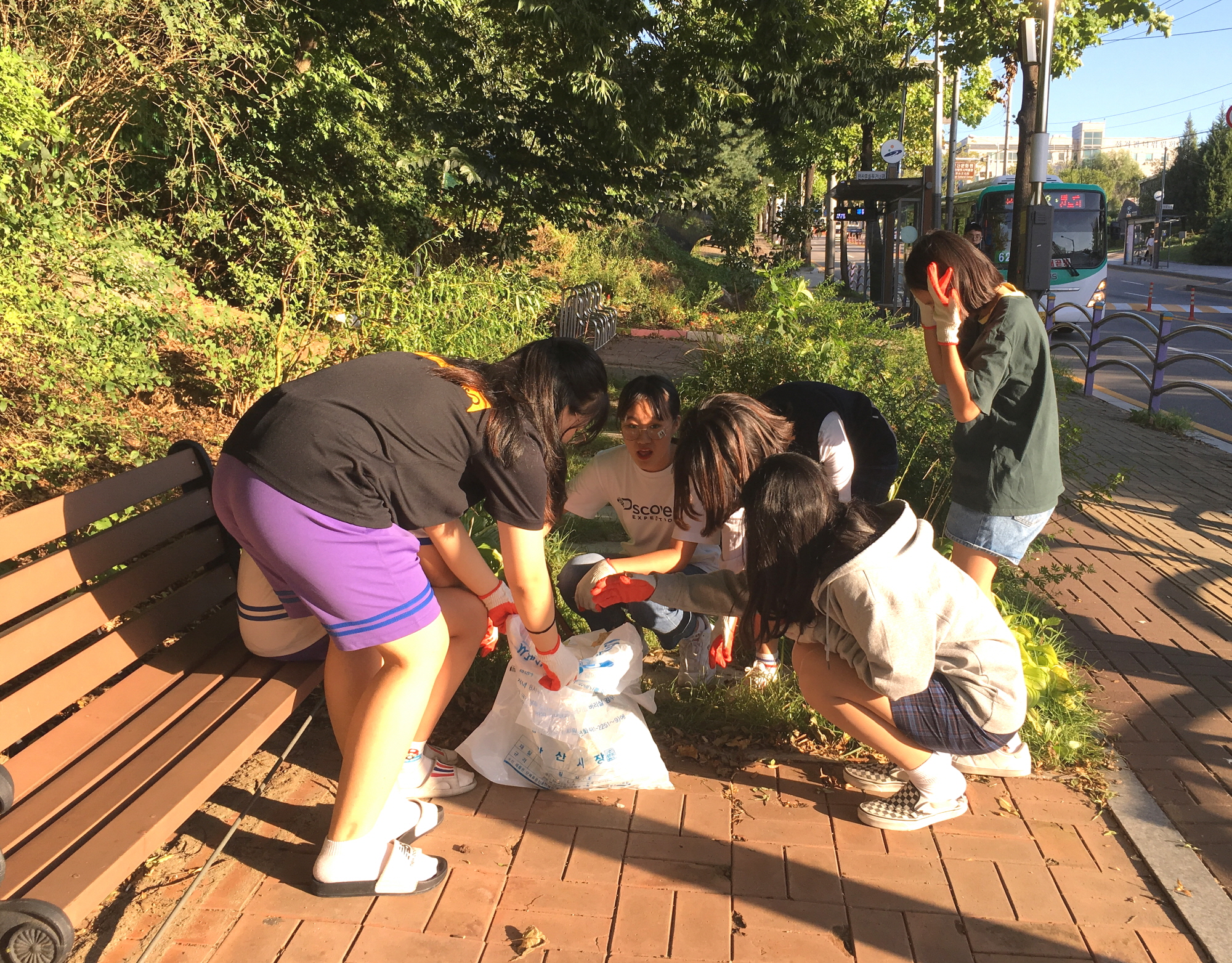 사동 청소년열정공간99℃, 마을 청소 추진