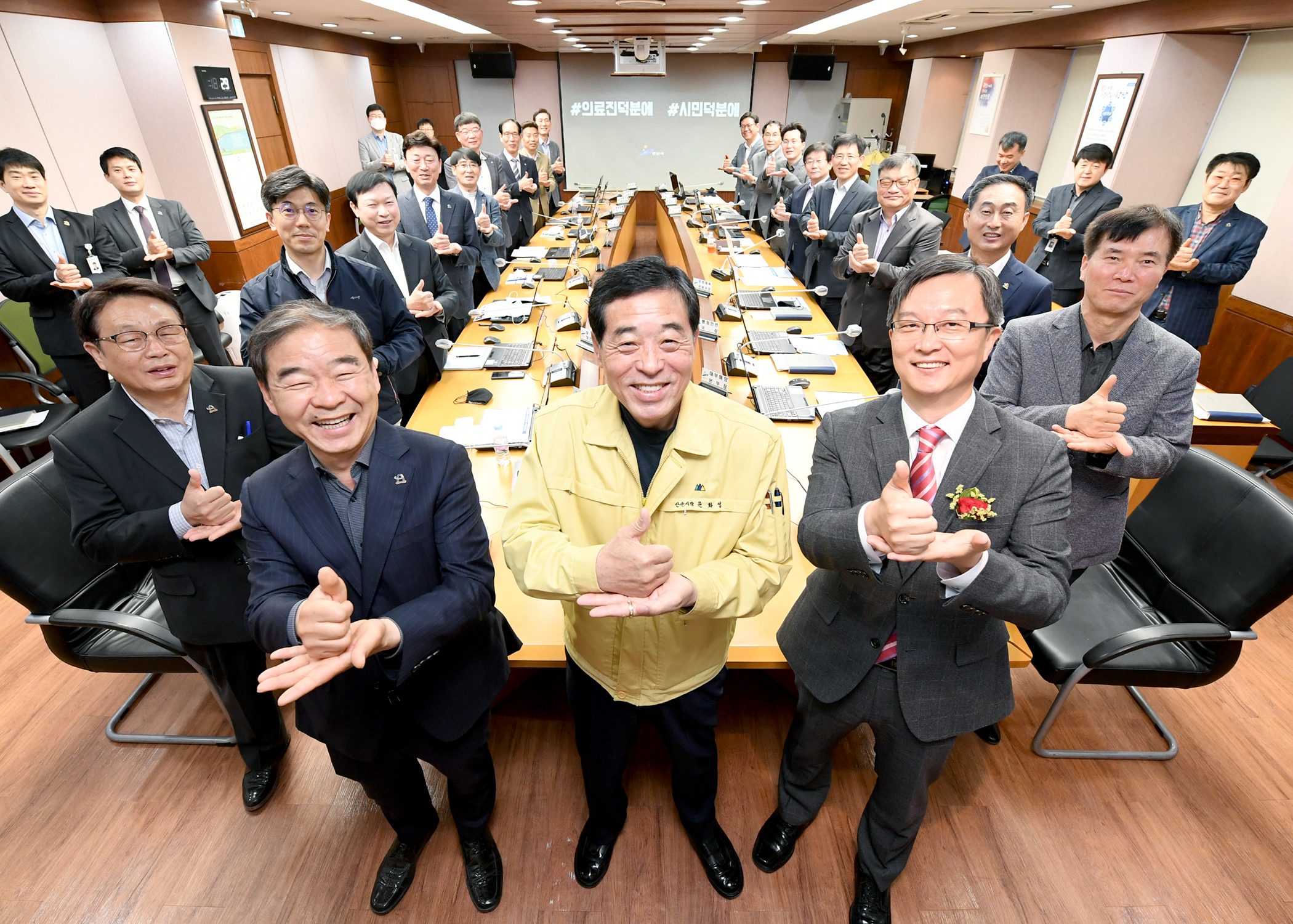 윤화섭 안산시장, 공직자들과 함께 ‘덕분에 챌린지’ 동참