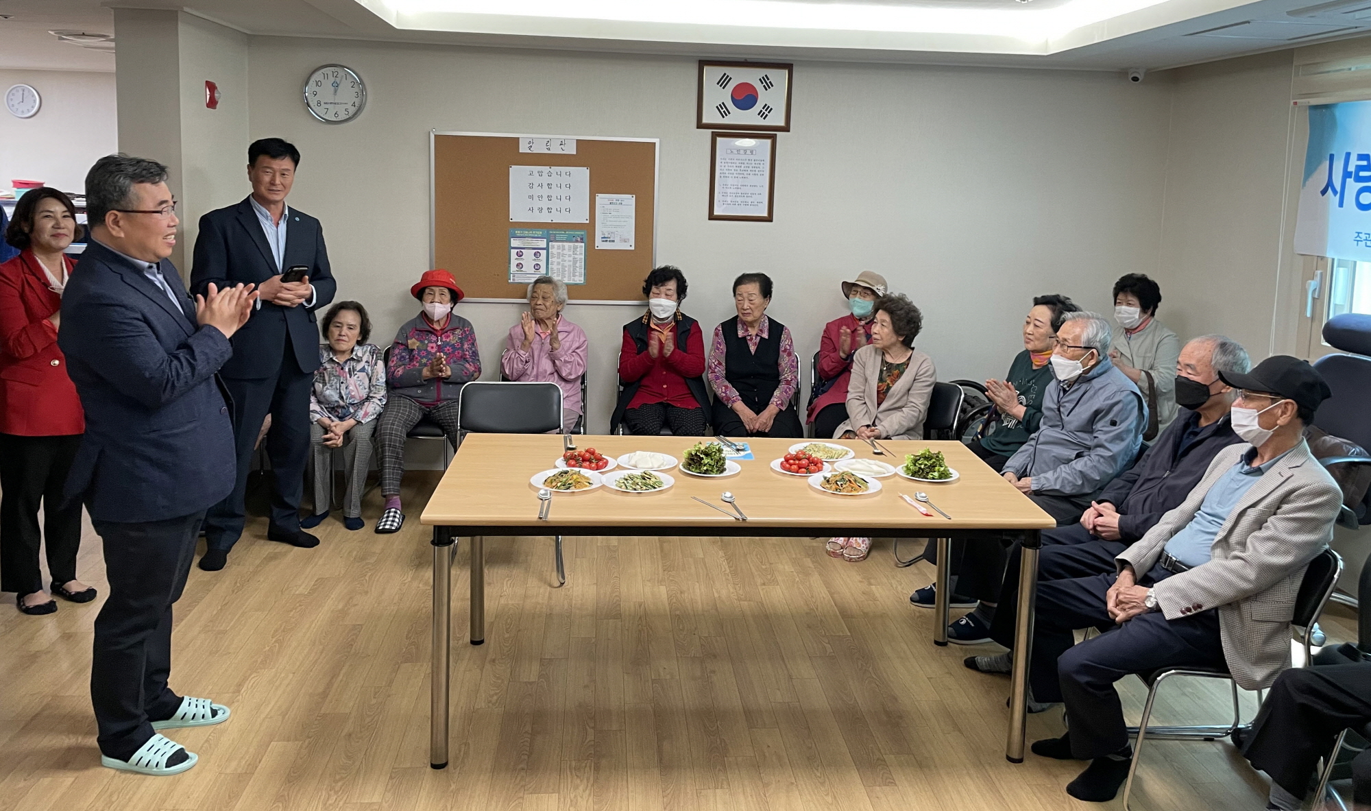 한국자유총연맹 안산시지회 중앙동분회, 경로당 어르신 점심 대접