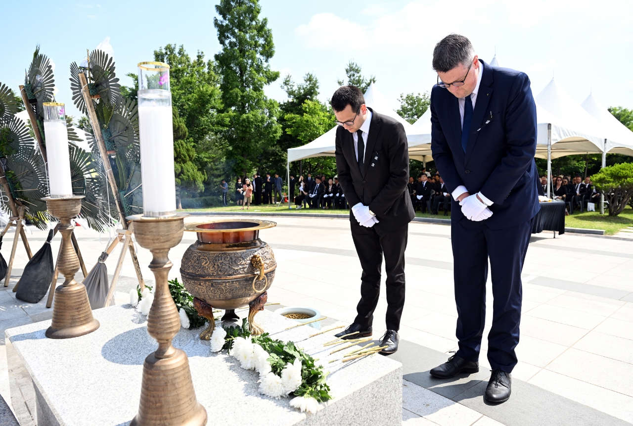 안산시, 제68회 현충일 추념식 거행...독일 아헨특구시 사절단 참배 동참