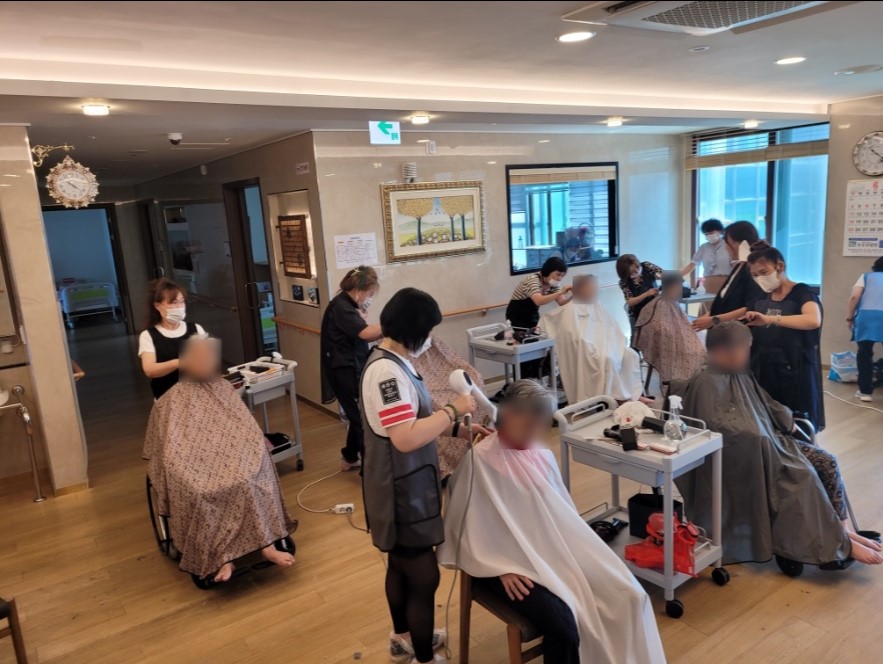 대한미용사회중앙회 안산지부, 요양원 어르신에 미용봉사