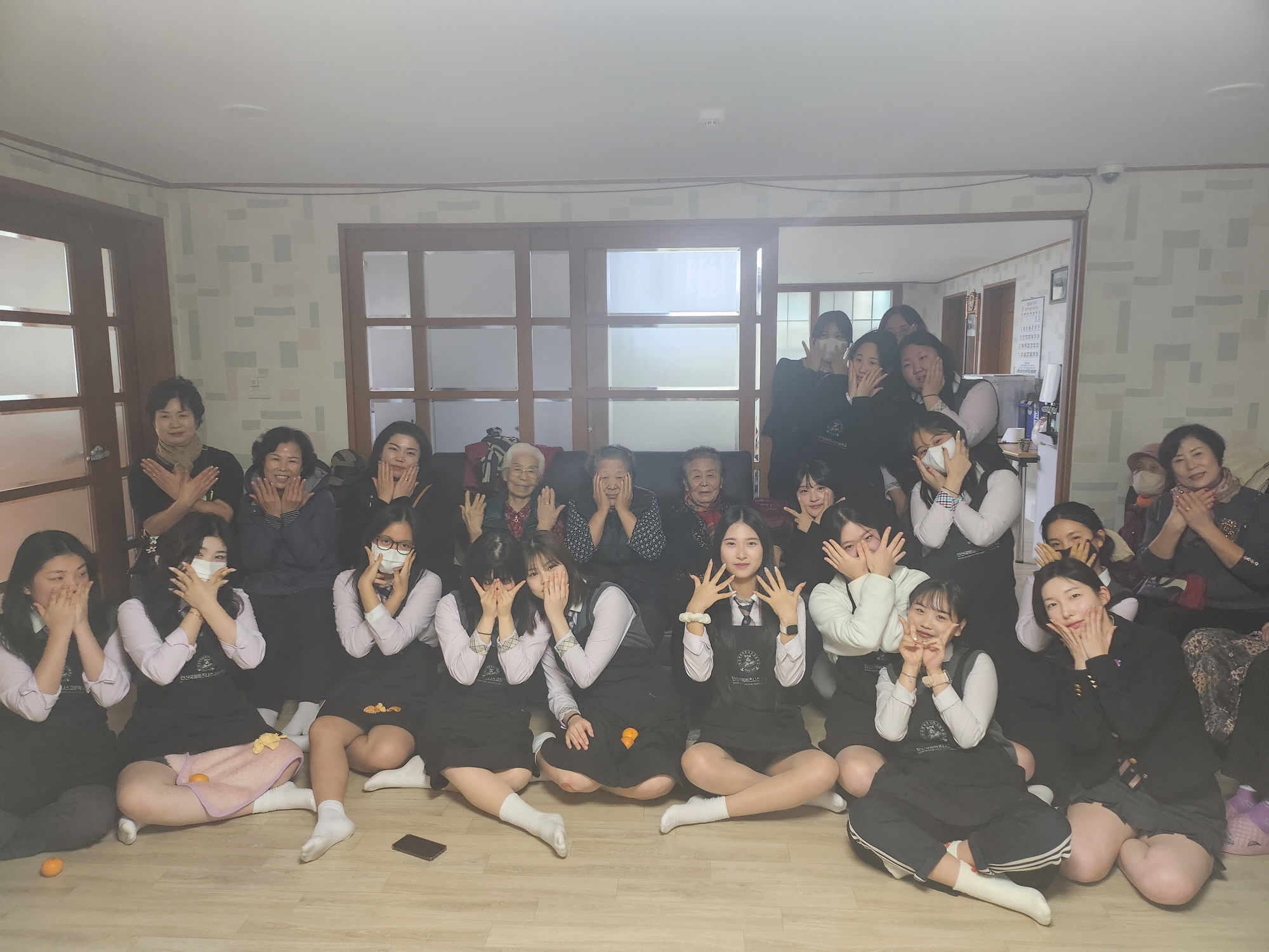 안산국제비즈니스고등학교, 안산동 장상경로당에 미용봉사 재능기부