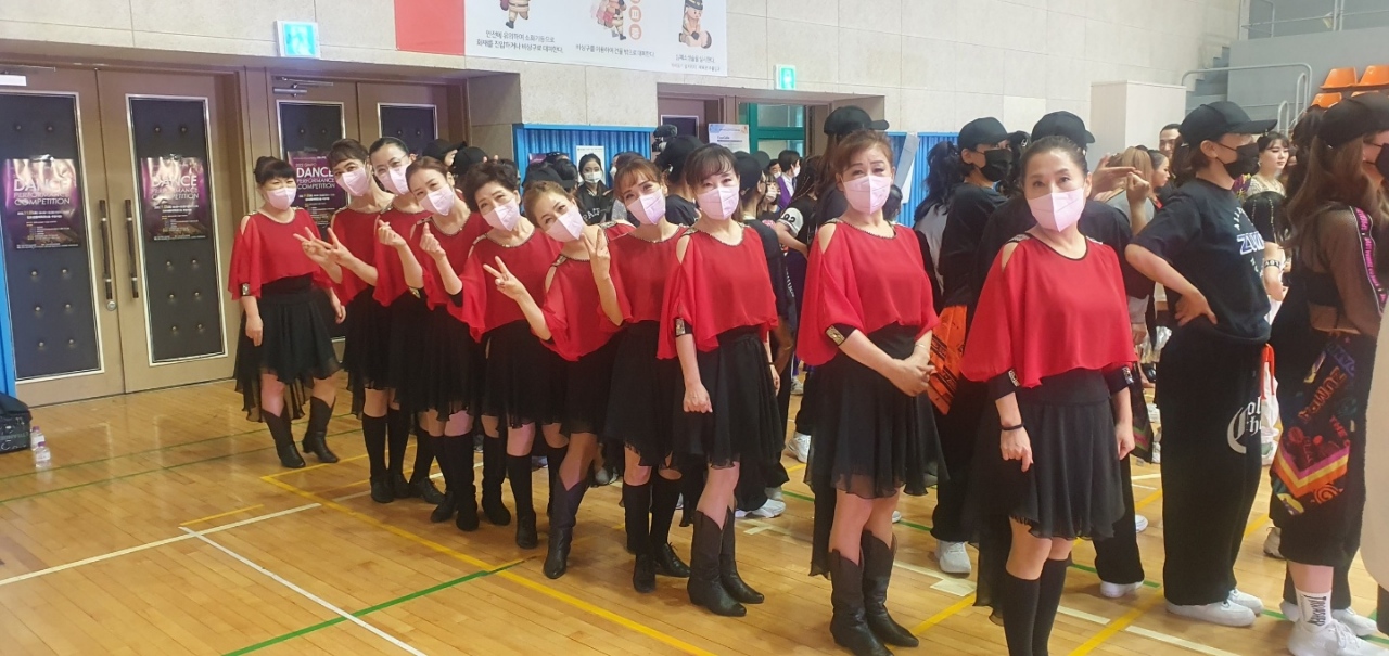 안산시 원곡동 주민자치센터 라인댄스팀, 김포시 금빛나루컵 댄스스포츠 대회 입상