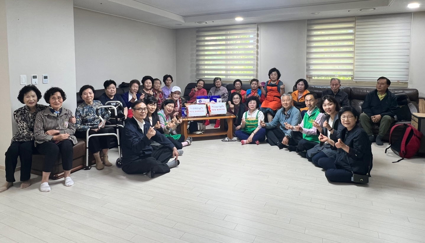 안산시 백운동 단체장, 어버이날 맞이 경로당 안부 방문