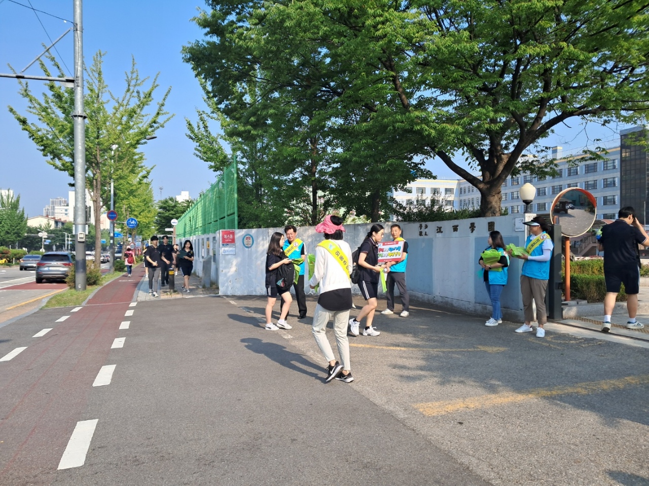 안산시 와동 주민자치회, 강서고서 찾아가는 금연캠페인 나서