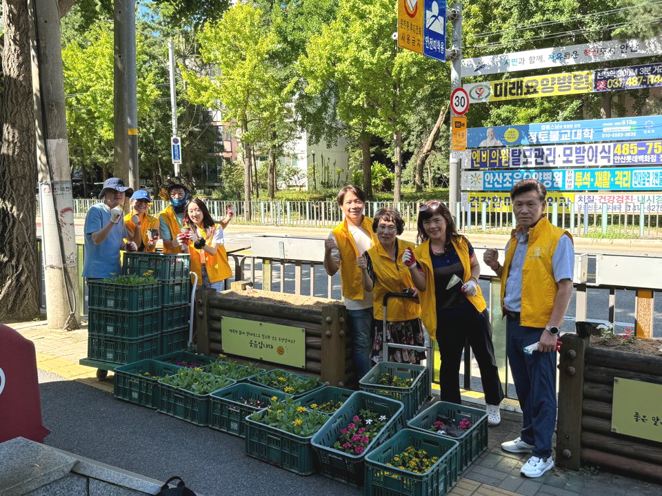 안산시 중앙동 주민자치회, 예술대학로 가을꽃길 조성