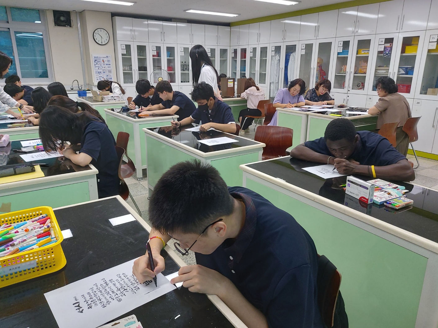 안산시 와동, 이주배경 청소년과 함께 한글 캘리그라피 전시회 개최