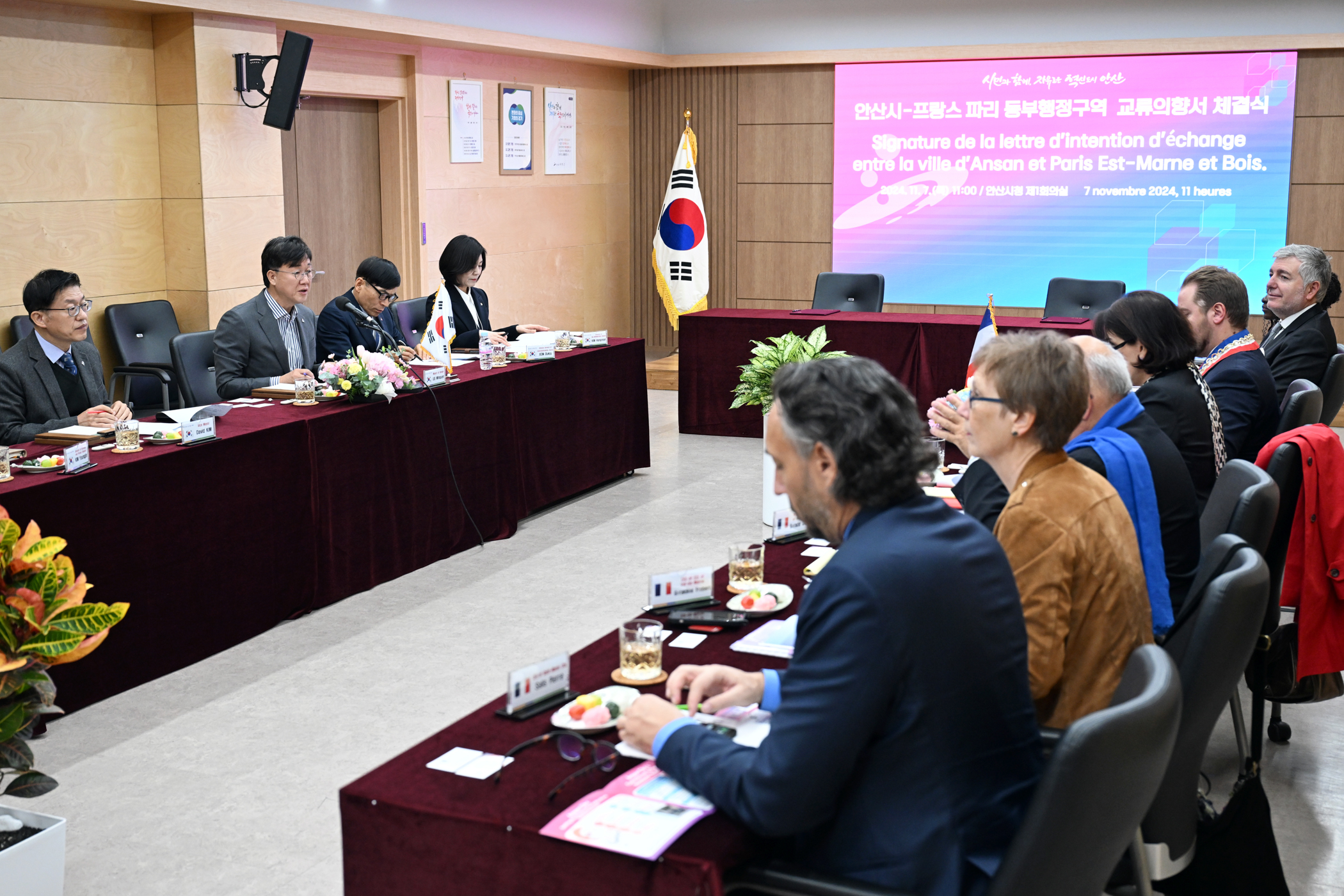 안산시, 김홍도 작품 세계로… 파리 동부행정구역과 교류의향서 체결