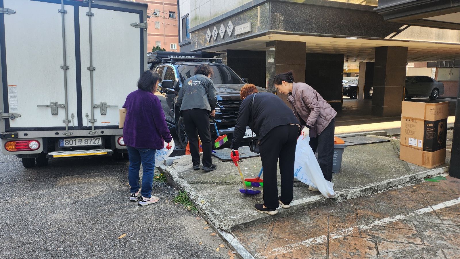 안산시 부곡동 통장협의회, 가을맞이 쓰(레기)담(기) 운동 진행