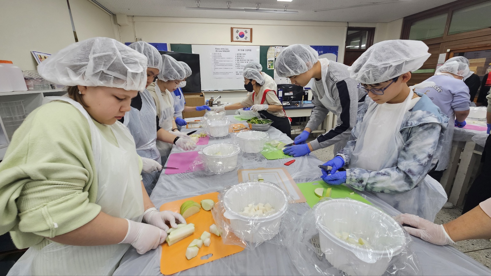 안산시 선부2동 주민자치회-선일초, 깍두기 담기로 이웃 사랑 실천