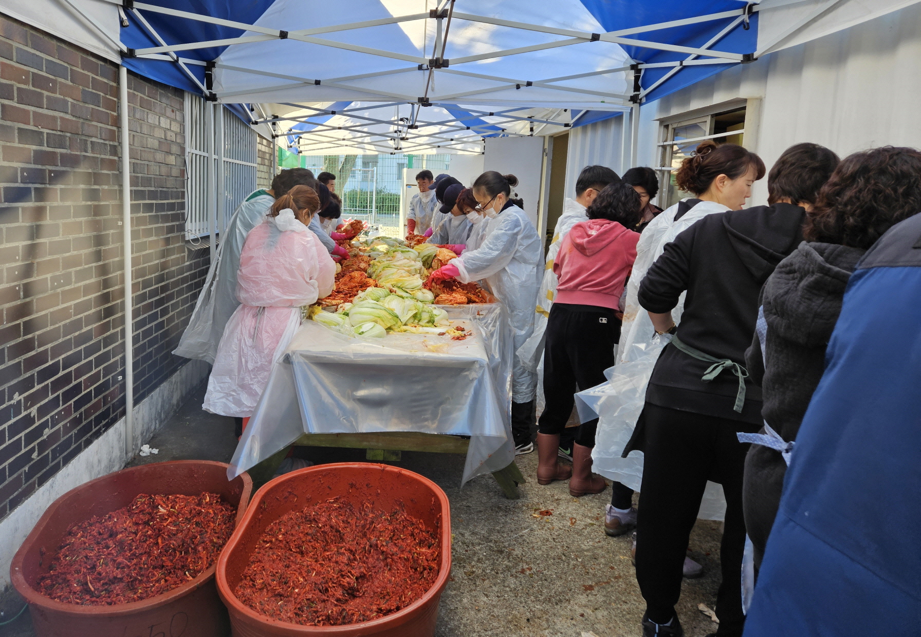 안산시 고잔동 유관단체, 김장 나눔 행사로 이웃 사랑 실천