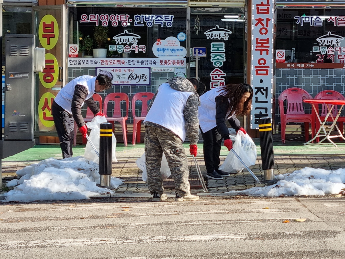 안산시 부곡동 직능단체, 쓰담운동·대설 피해지역 점검 진행