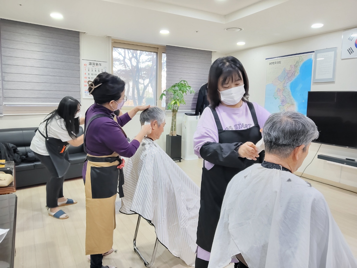 안산시 성포동 바르게살기위원회, 경로당 이미용 봉사활동 펼쳐