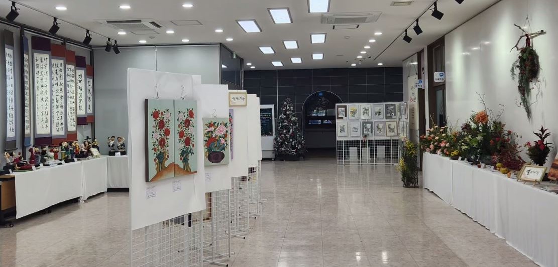 안산시, 연말 맞아 평생비전센터 수강생 작품 250여 점 전시