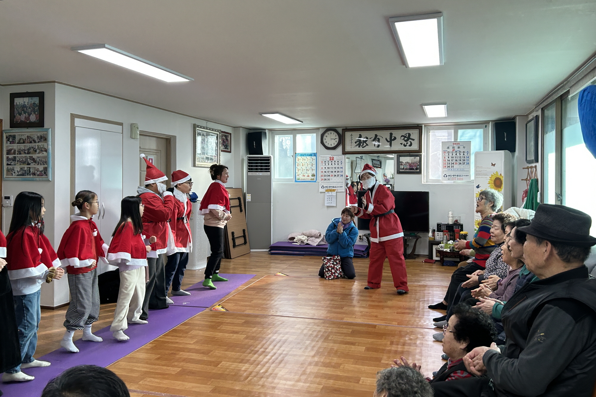 안산시 와동 늘봄공유학교, 경로당 어르신들과 특별한 크리스마스 보내