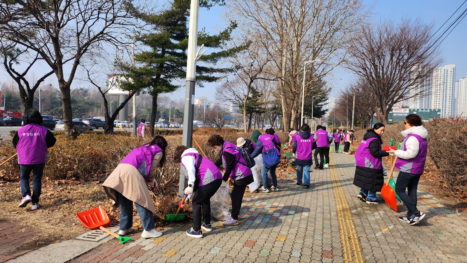 안산시 성포동 통장협의회, 봄맞이 환경정화 활동 실시