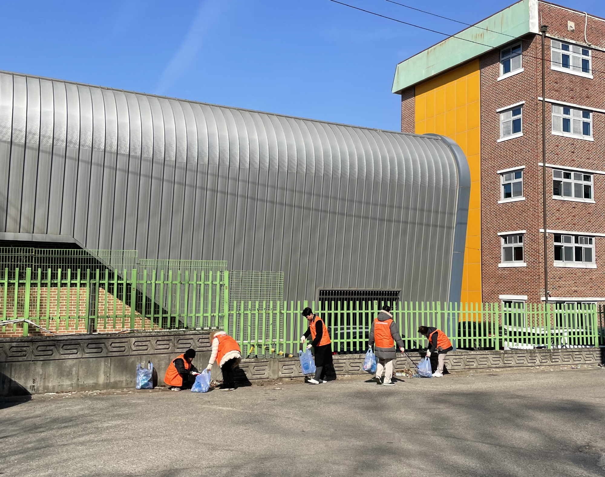 안산시 사동 지사협, 환경정화 위한 힘찬 발걸음