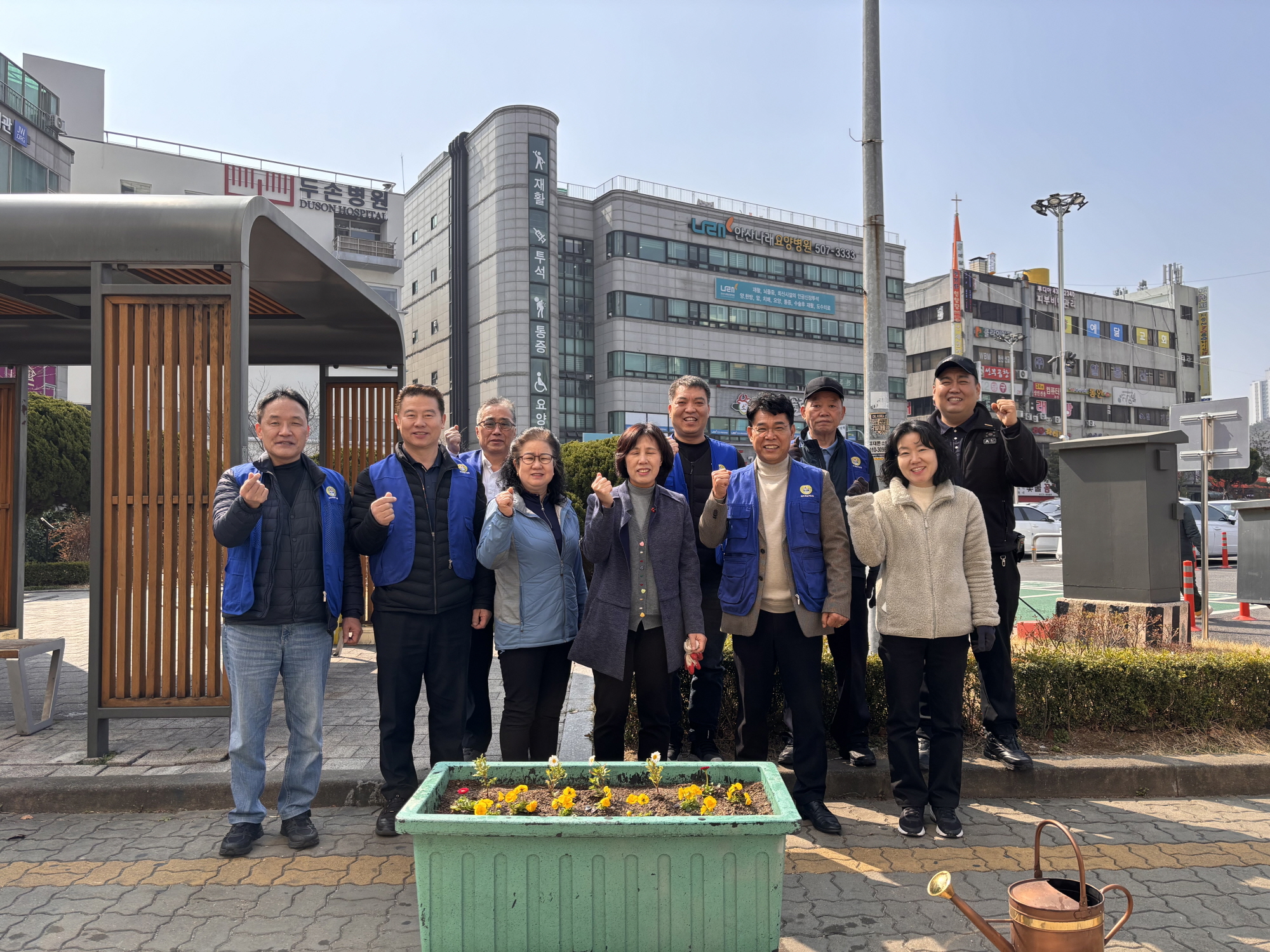 안산시 선부1동 바르게살기운동위원회, 봄꽃 심어 꽃향기 가득