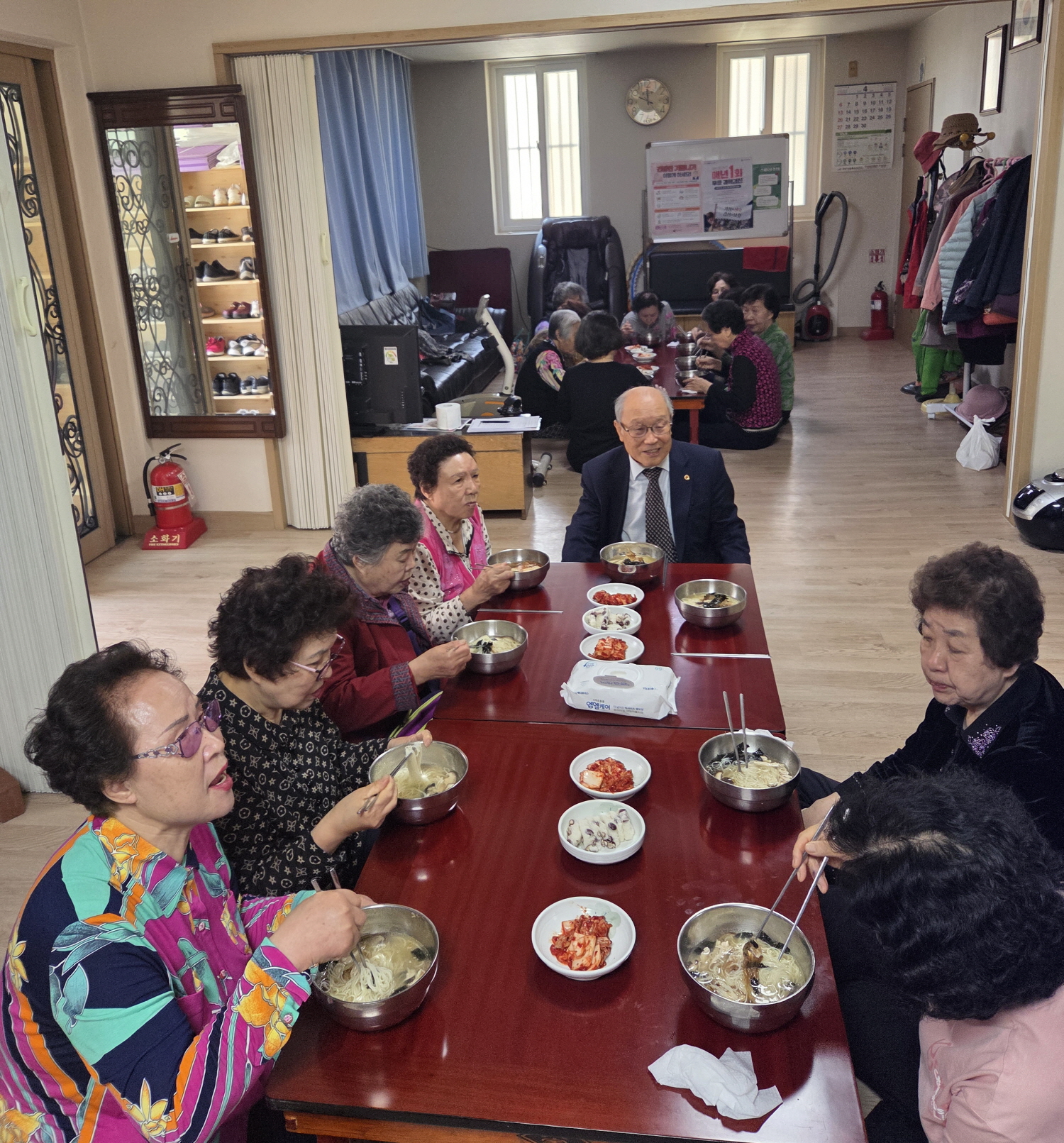 안산시 일동, 안골경로당에 누리봄봉사단 국수 나눔 행사