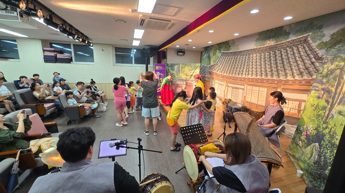 안산시 관산도서관,‘전통과 다문화 책 잔치’프로그램 열어