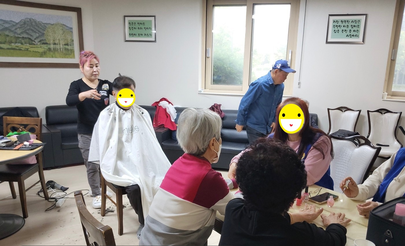 안산시 성포동 바르게살기위원회, 경로당 이미용 및 국수 나눔 봉사