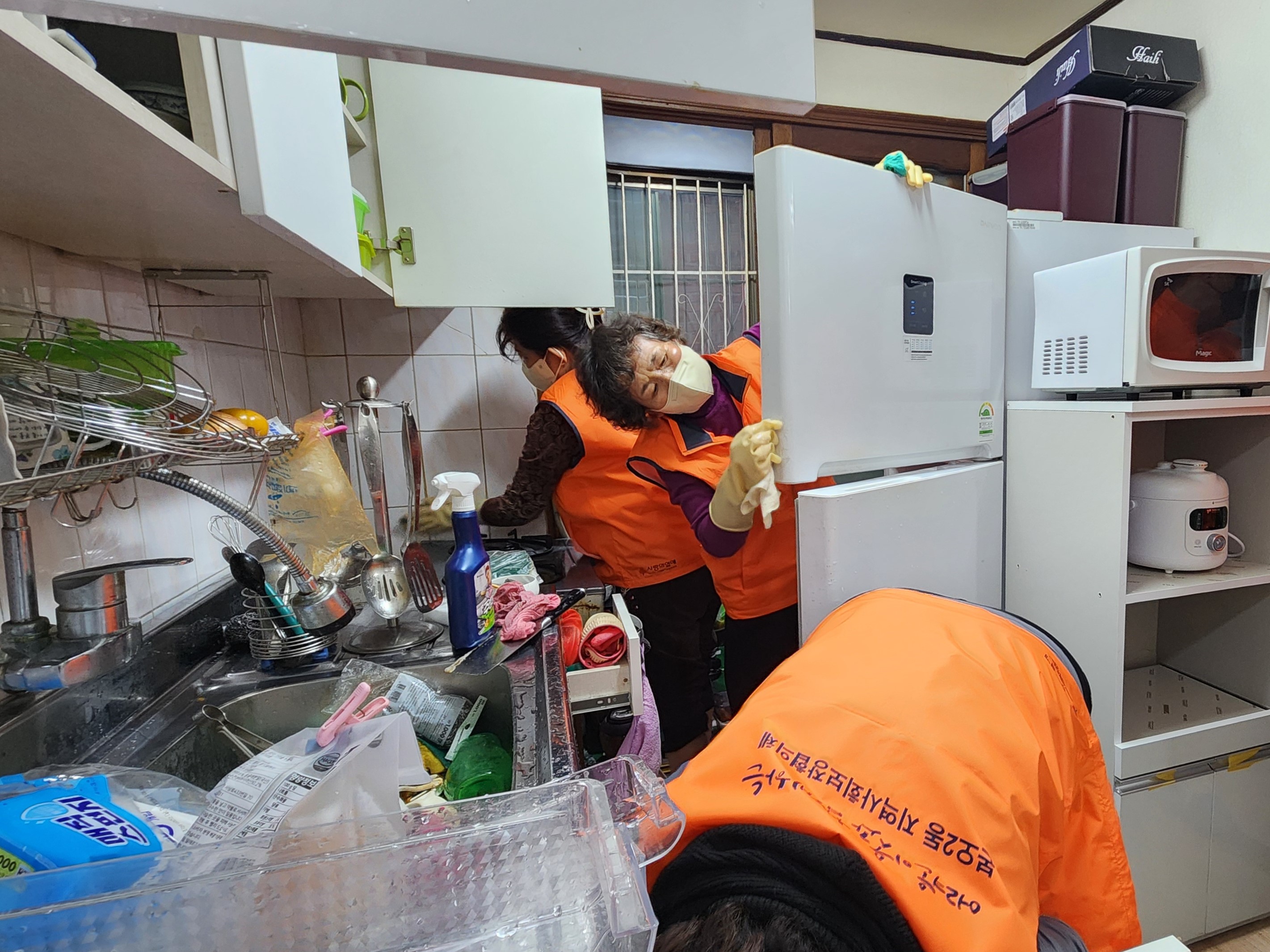 안산시 본오2동 지사협, 위기가구 주거환경 개선 봉사 추진