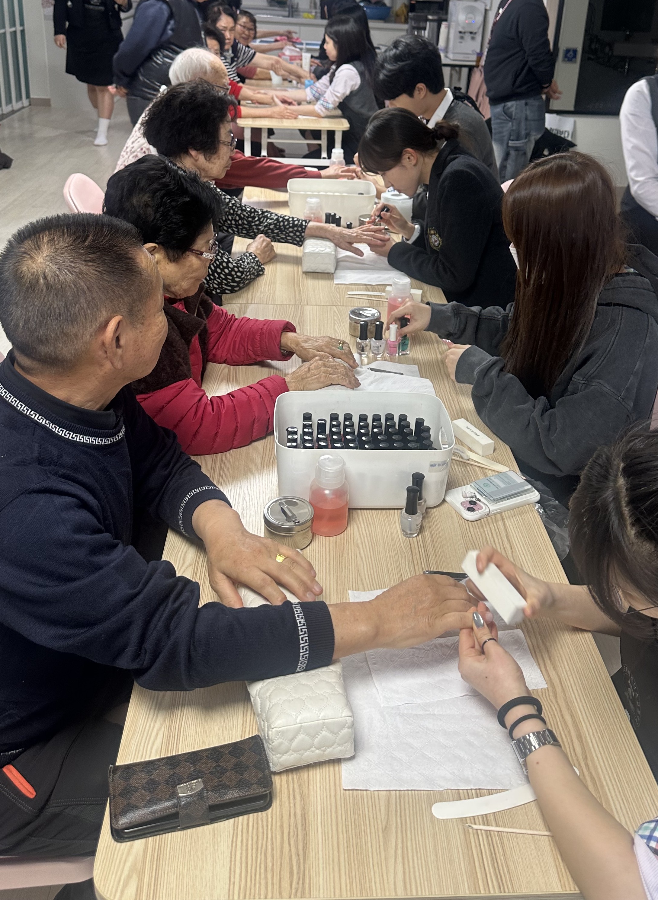 안산국제비즈니스고등학교, 안산동 장상3경로당에 미용 봉사