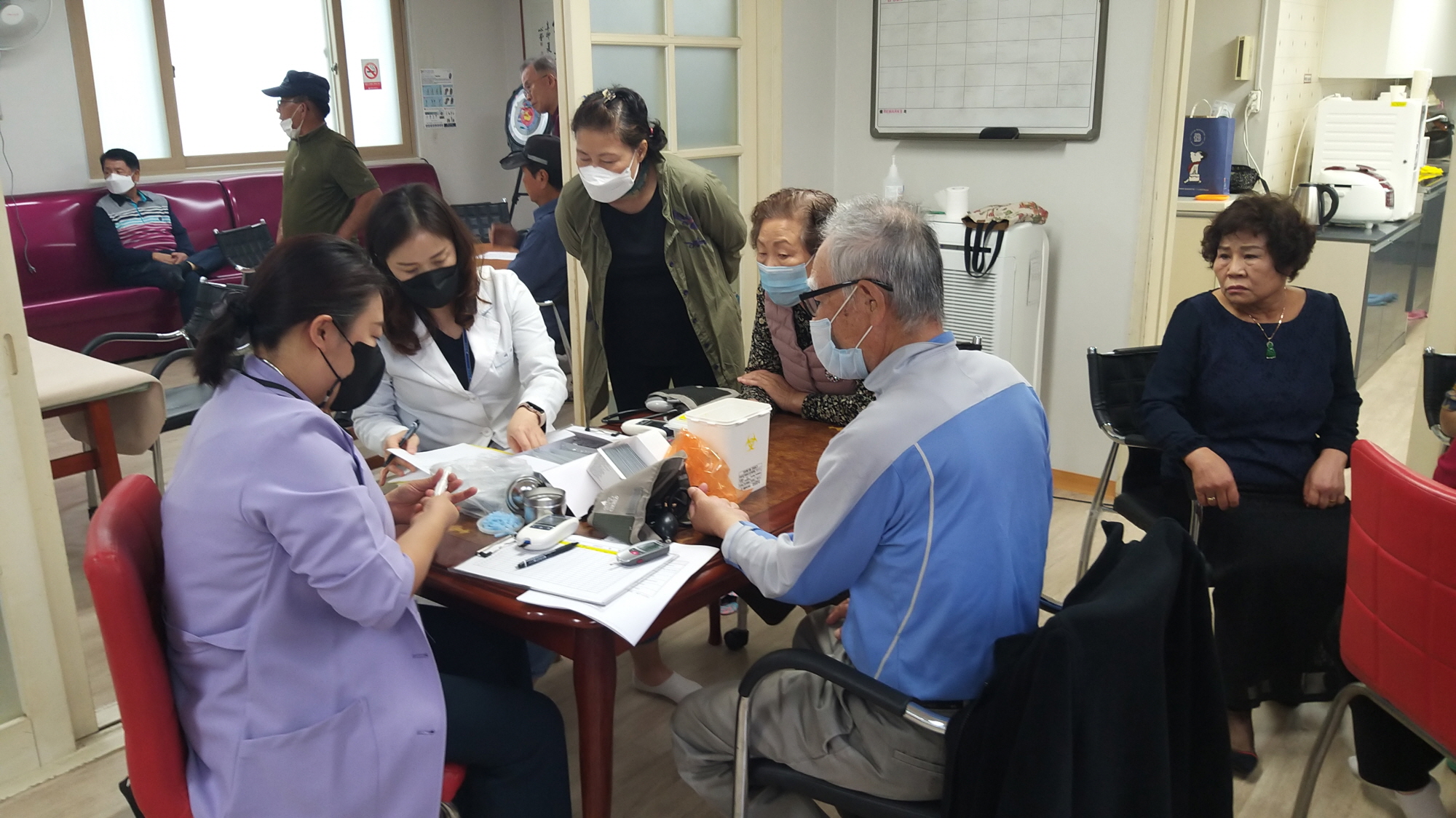 안산시 반월동, 노인의 날 기념 ‘찾아가는 경로행사’ 개최