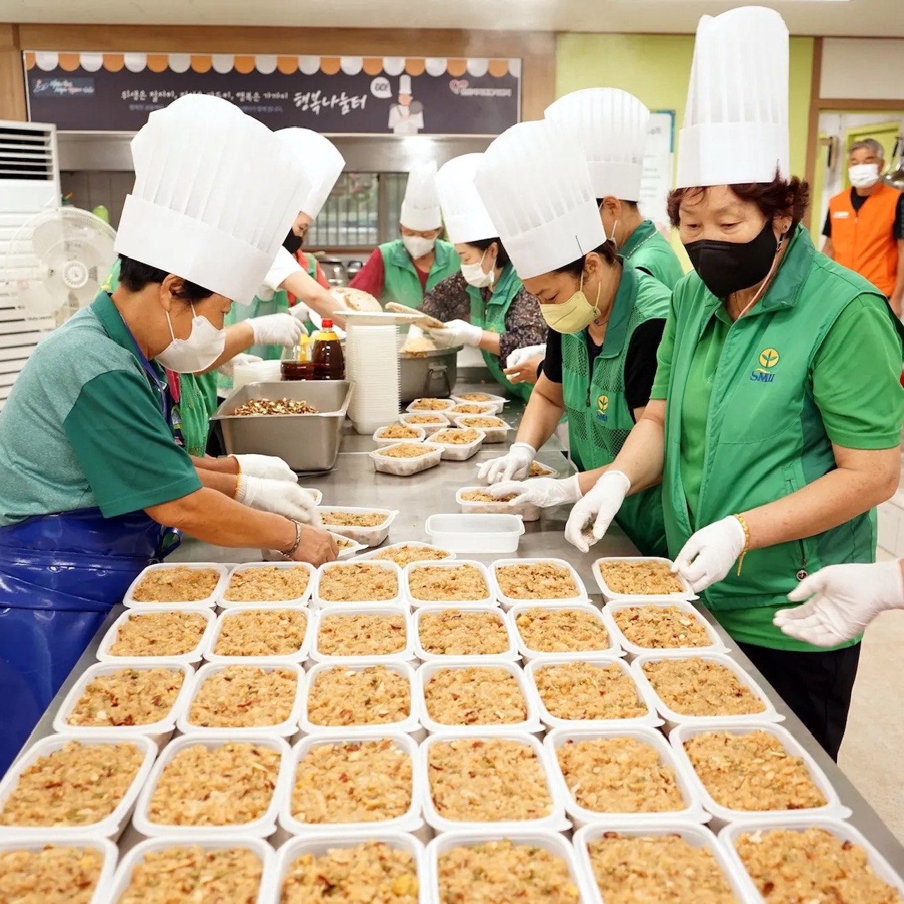 안산시 새마을회, 추석맞이 ‘우리동네 행복밥상’ …홀몸어르신 건강 약밥 나눔