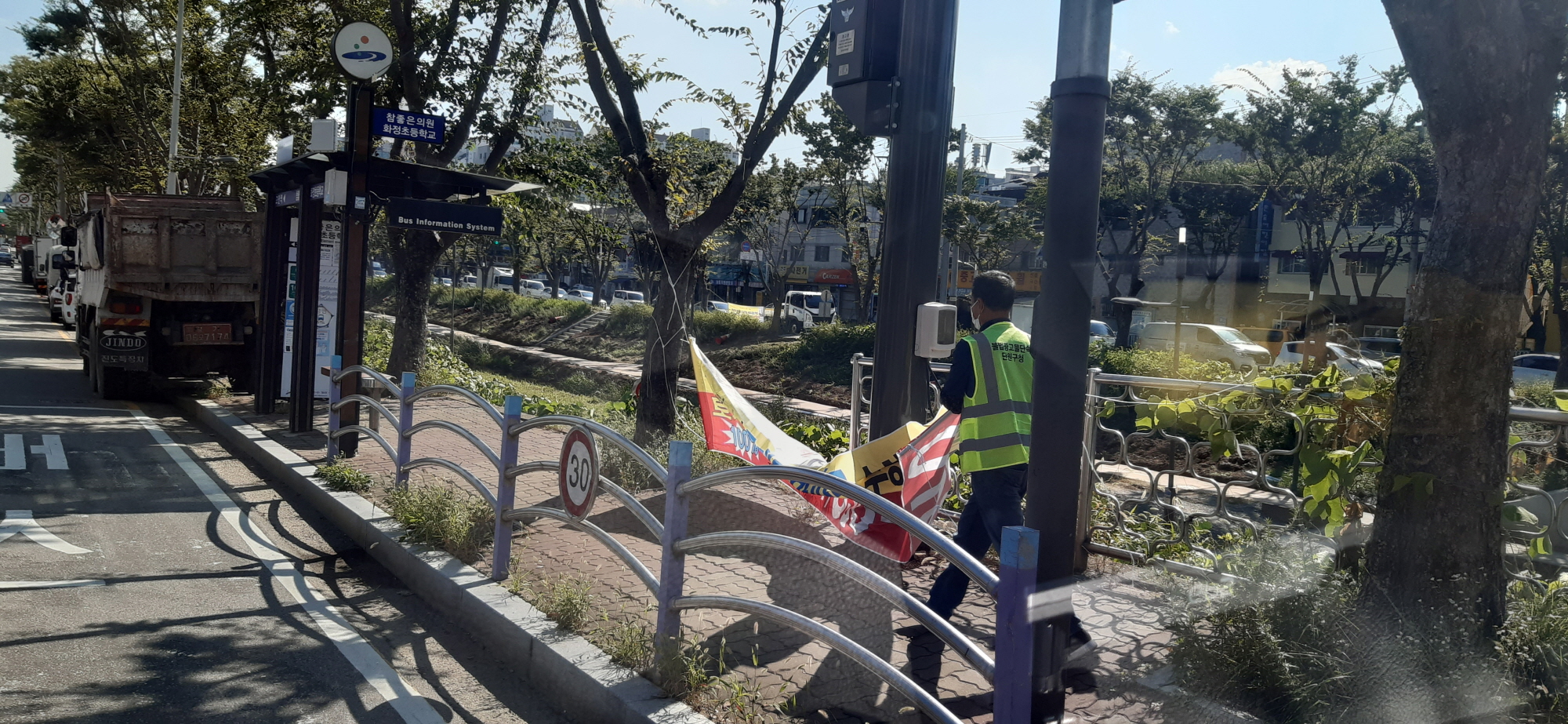안산시 단원구, 개학기 맞아 학교주변 불법 광고물 일제정비