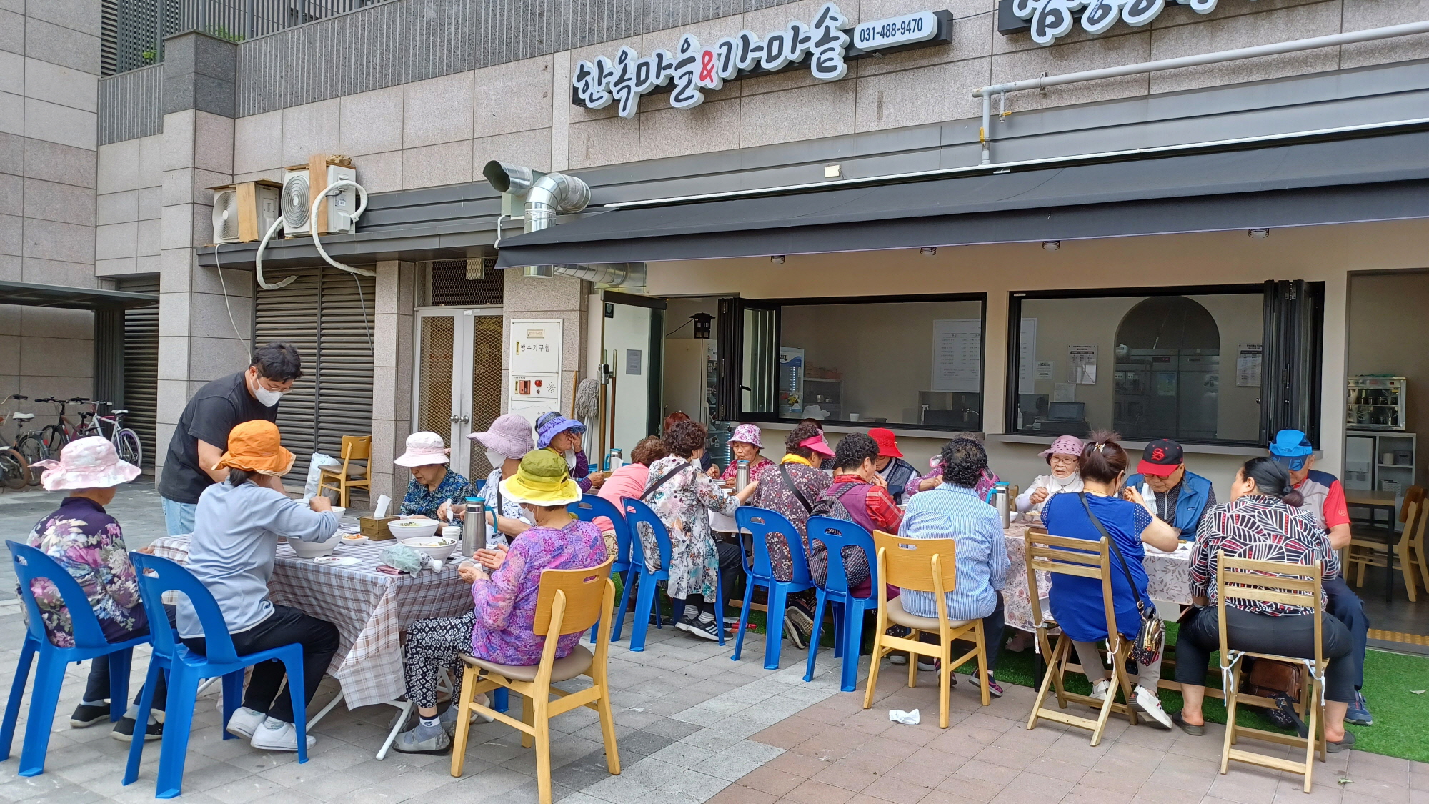 안산시 선부3동 주민, 어르신 식사 나눔 행사