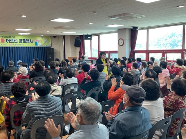 안산시 안산동, 노인의 날 기념 경로행사로 즐거움 선사